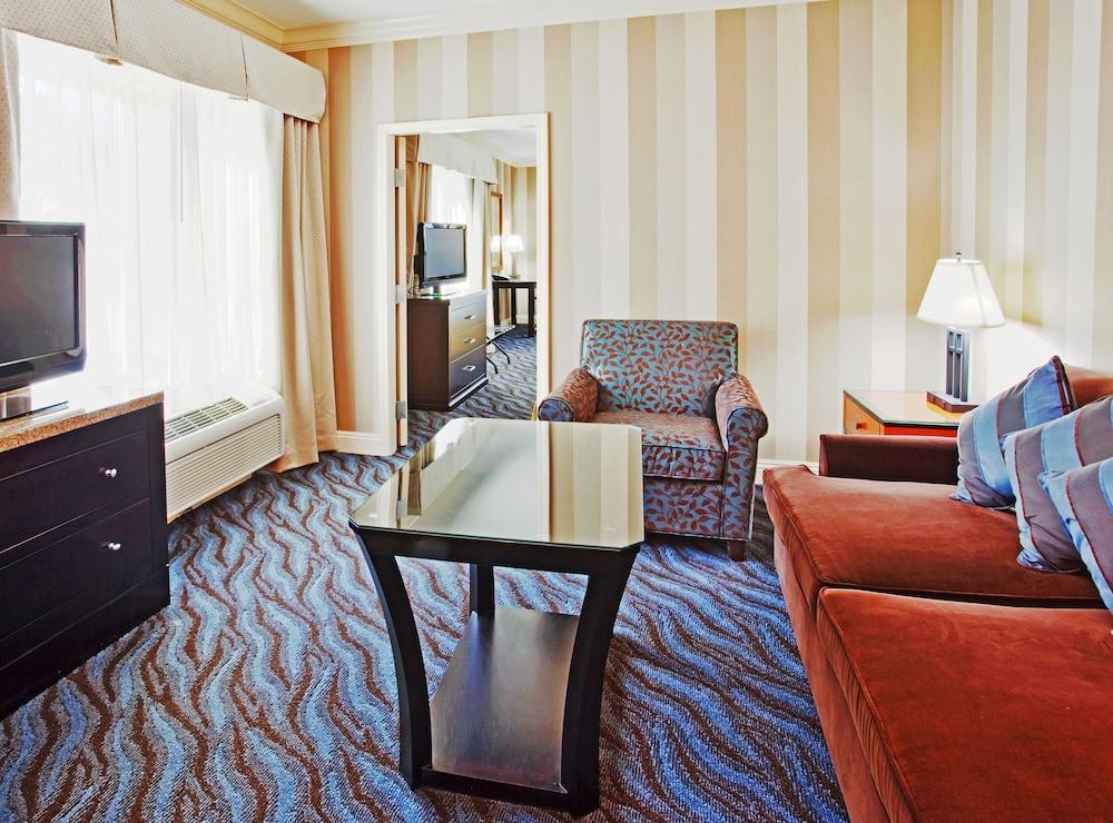 Holiday Inn Express Hotel & Suites Santa Cruz By Ihg Екстер'єр фото